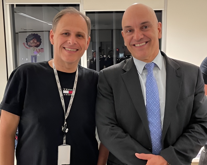 O perito computacional Eduardo Tagliaferro ao lado do ministro Alexandre de Moraes