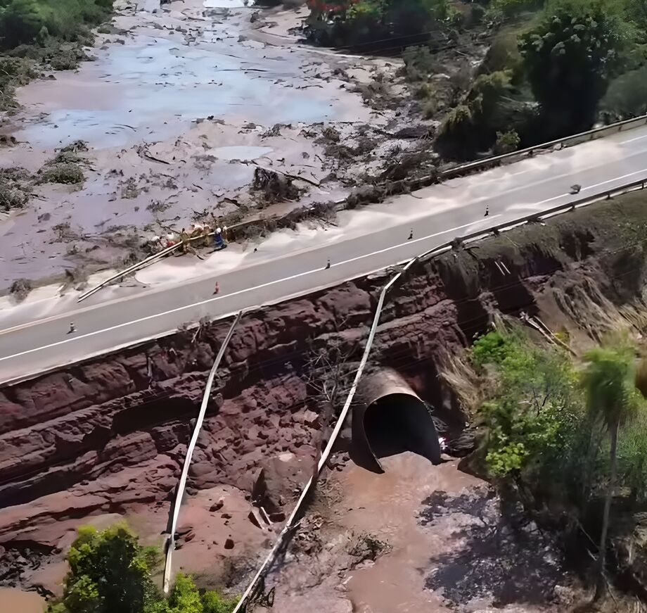 A força da água e lama interditou a BR-163 nos quilômetros 50 e 51, causando grandes transtornos para o tráfego. A rodovia foi parcialmente liberada, mas o fluxo ainda é complicado.