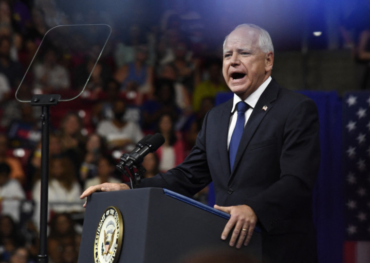 Estreia de Walz na arena política testa opção de Kamala por vice desconhecido