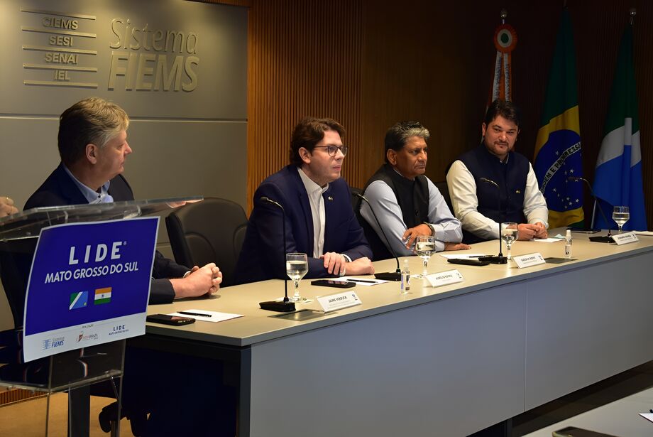 Da esquerda para a direita: Jaime Verruck, secretário da Semadesc, Aurélio Rocha, diretor de relações internacionais da Fiems e presidente do LIDE-MS, o Embaixador Indiano no Brasil, Suresh Reddy, e Leonardo Ananda, presidente da CCIB.