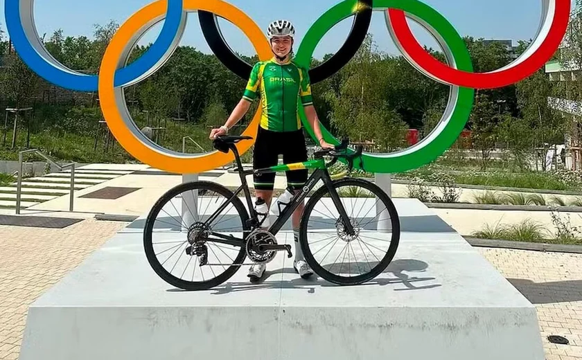 Ana Vitória Magalhães, conhecida como Tota, completou o percurso de 158 km nos Jogos Olímpicos de Paris-2024, terminando na 74ª colocação com um tempo de 4h10min47s em sua estreia olímpica.