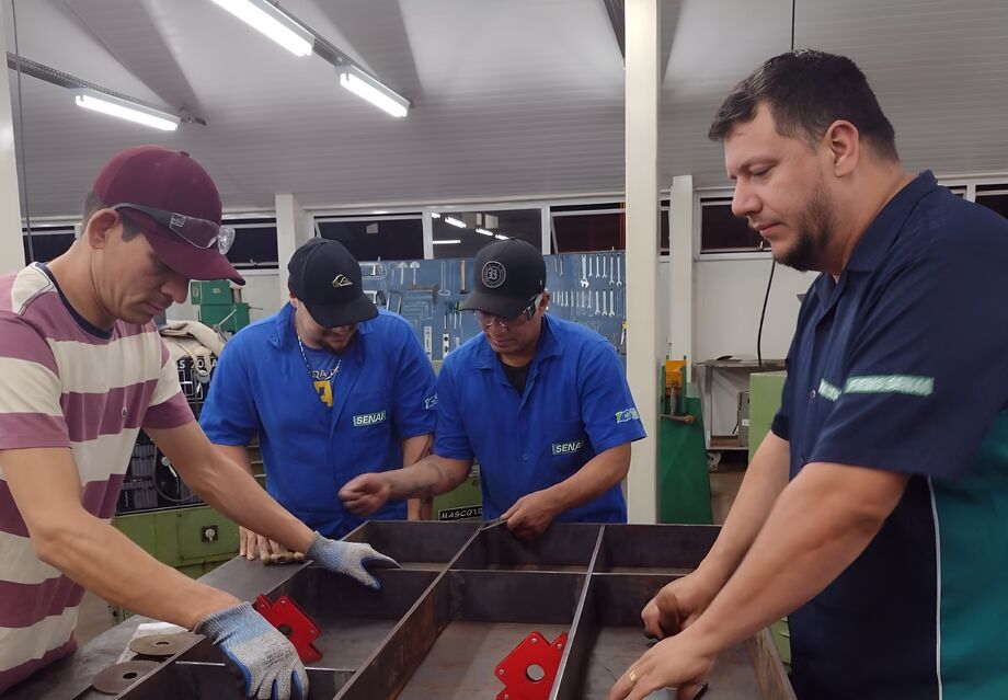 O Senai MS oferece 2,8 mil vagas em cursos técnicos com inscrições até agosto. Salários para formados variam de R$ 4,3 mil a R$ 12,4 mil.