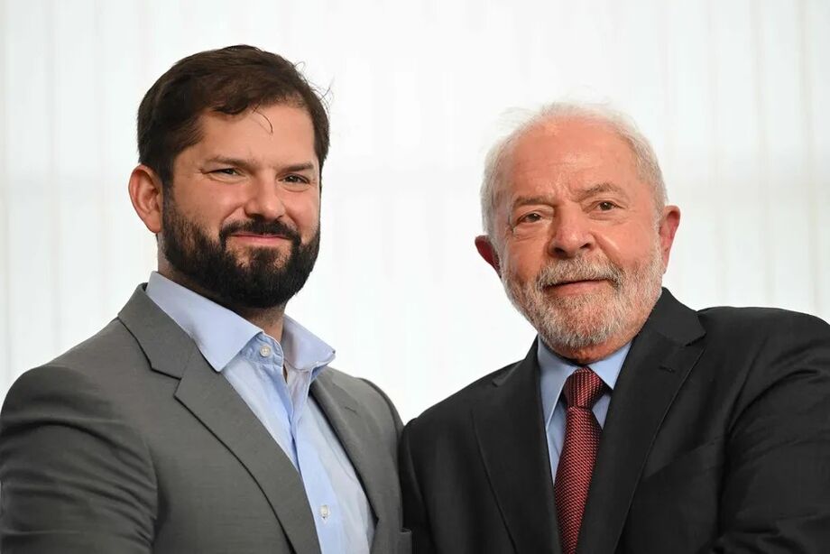 O presidente do Chile, Gabriel Boric, aceitou o convite para uma visita de Estado ao Brasil em 2025, durante um encontro com o presidente Lula em Santiago.
