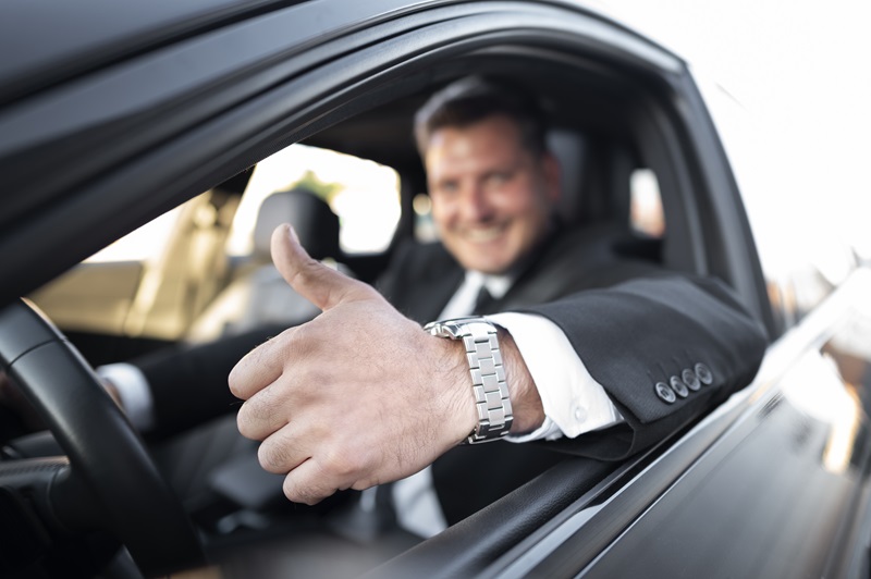 Antes de começar a trabalhar como motorista de Uber, é fundamental verificar se o seu veículo atende a todos os requisitos específicos de cada categoria. Desde o número de portas até a cor e o ano de fabricação, todos os detalhes contam para garantir a ac