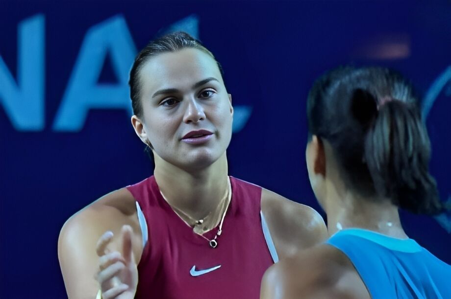 Aryna Sabalenka vence a chinesa Yue Yuan por 6-2 e 6-2, avançando no torneio de tênis em Toronto.