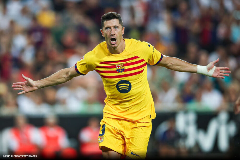 Barcelona bate o Valencia com gols de Lewandowski e começa bem o Espanhol