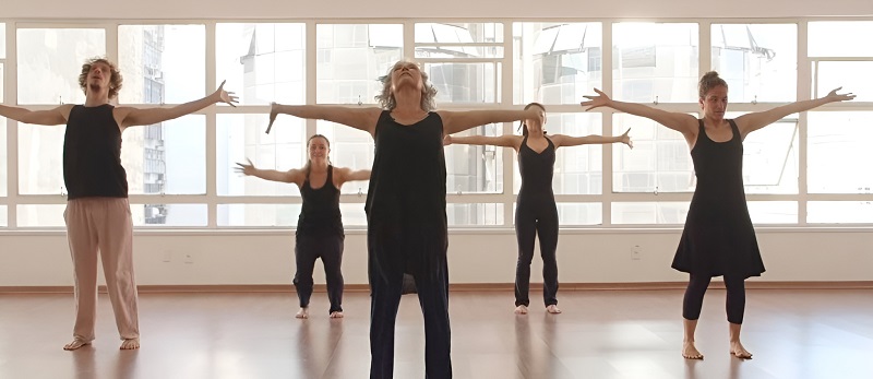 A oficina A Arte da Presença acontece nos dias 19 e 20 de agosto, com quatro turmas distribuídas entre 13h30 e 17h30, explorando a integração de corpo, mente e movimento.