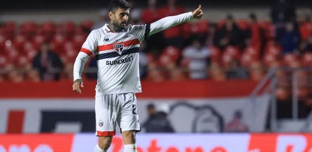 Liziero se recupera de lesão e vira opção de Zubeldía para enfrentar o Fluminense no Rio