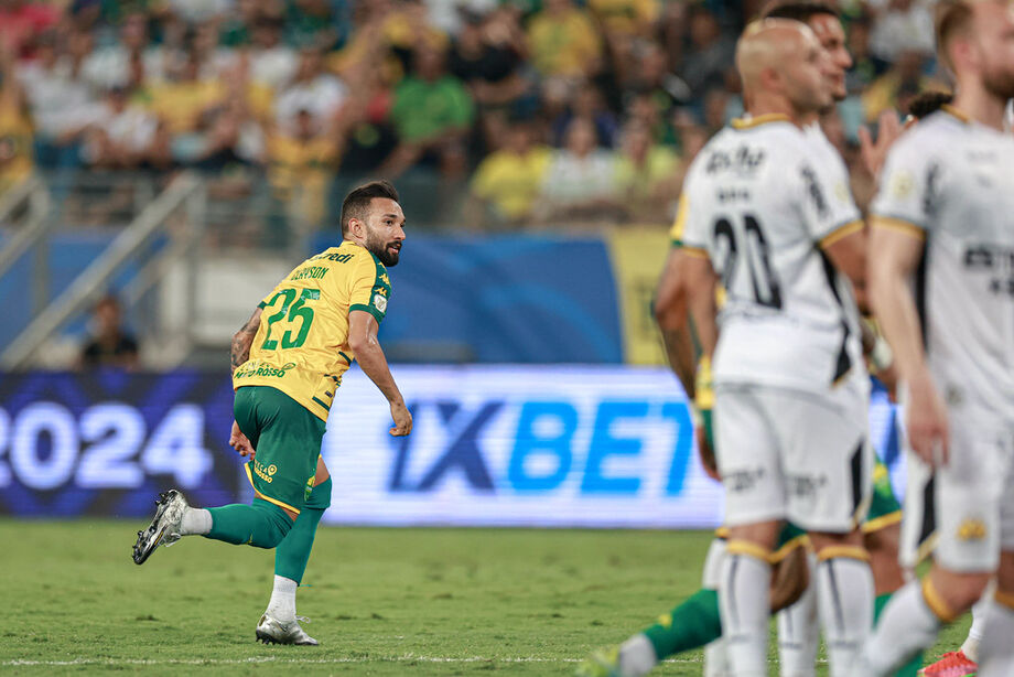 Cuiabá vence o Criciúma de virada por 2 a 1 e 'respira' no Campeonato Brasileiro