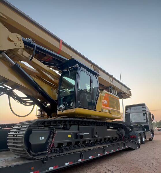 Investimento em tecnologia: A Funsolos adquiriu uma perfuratriz de última geração, o modelo XCMG XR240, para ampliar sua capacidade de atuação no Centro-Oeste.
