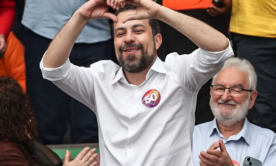 Guilherme Boulos, candidato à Prefeitura de São Paulo pelo PSOL, participa de evento no bairro de Campo Limpo no último sábado, 24 de agosto