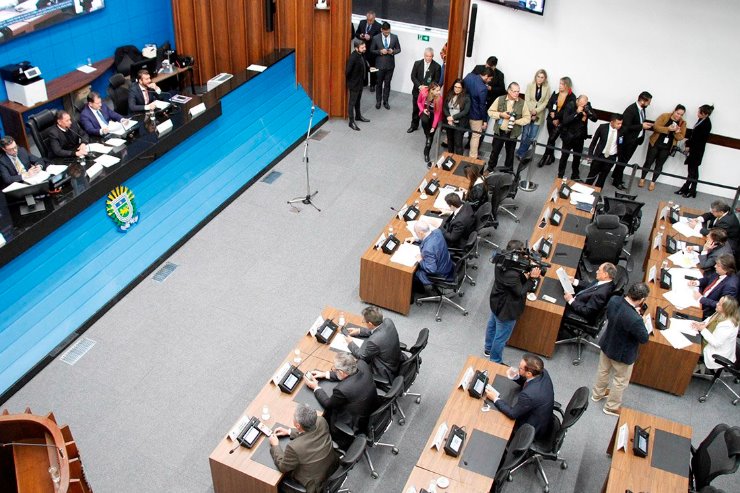 Parlamentares debatem sobre operação policial e reivindicação por reforma agrária