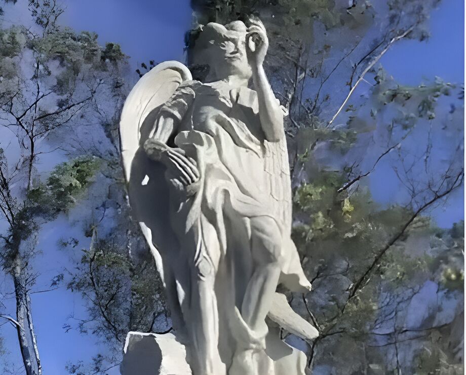 Idealizadores da estátua falam em intolerância religiosa por parte da prefeitura; administração alega falta de alvará de funcionamento