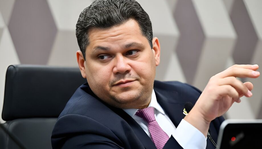 Alcolumbre é presidente da CCJ e favorito para voltar à presidência do Senado
