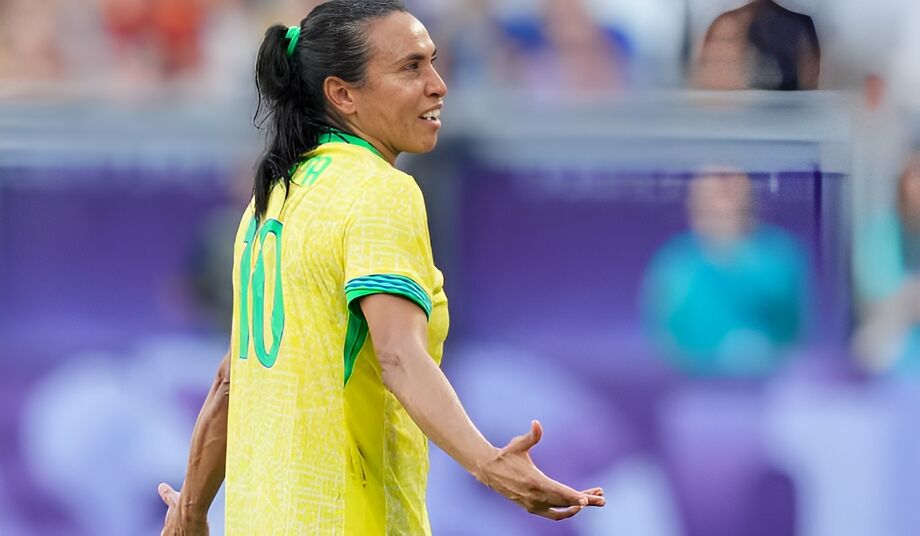 Marta foi expulsa contra a Espanha na última rodada da fase de grupos e saiu de campo chorando