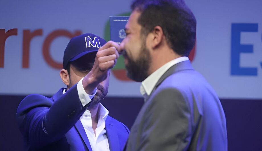 O candidato do PRTB Pablo Marçal provoca Guilherme Boulos (PSOL) durante debate com os pré-candidatos a Prefeitura de São Paul