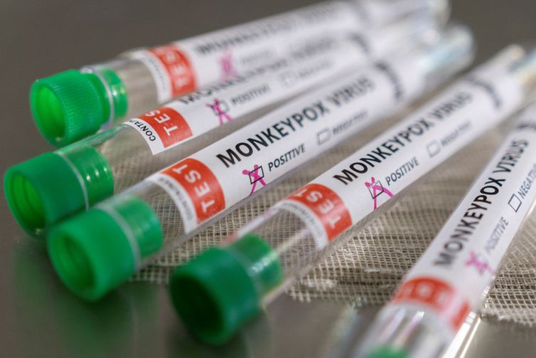 Tubos de testes positivos da mpox