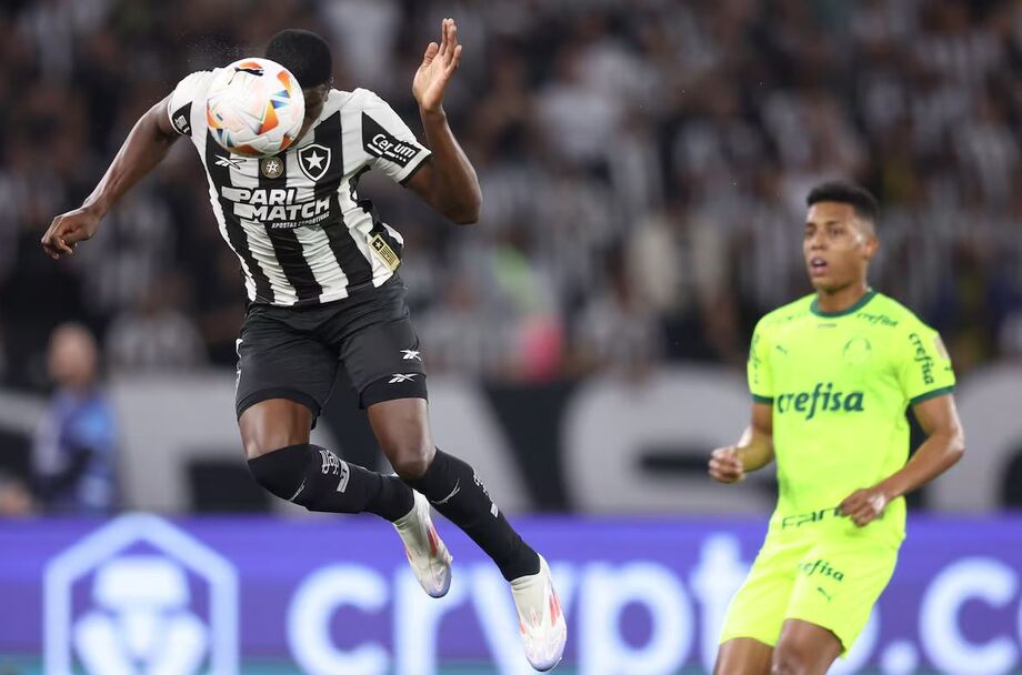 Luiz Henrique aproveitou chance nas costas da marcação palmeirense para abrir o placar.