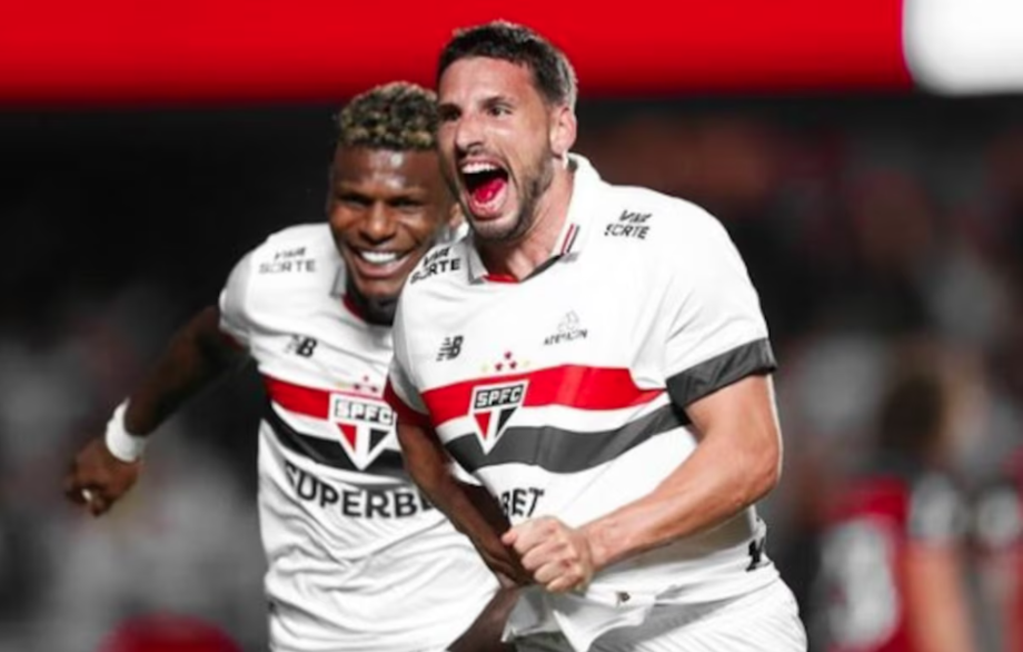 Calleri comemora gol da vitória do São Paulo sobre o Flamengo.