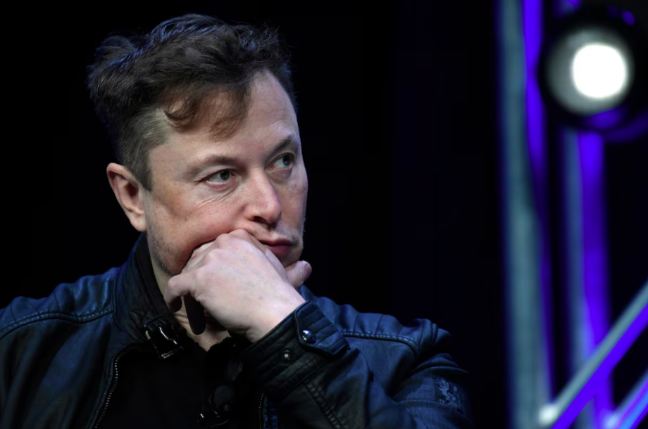 Elon Musk contou sobre segunda implantação durante podcast.