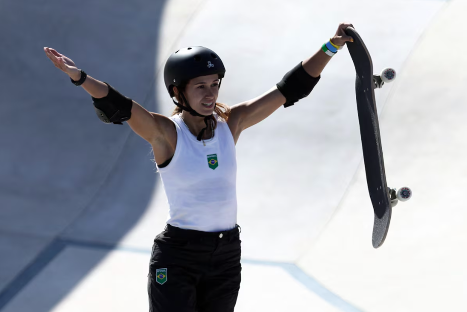 Dora Varella beliscou o pódio no skate park feminino