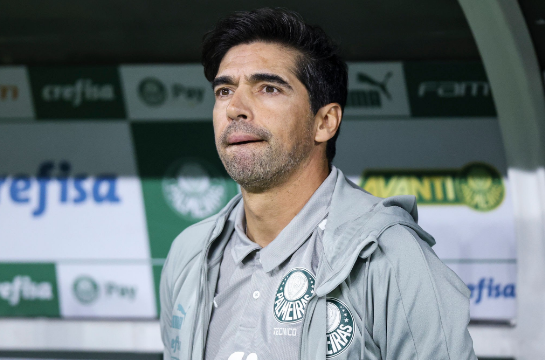 Abel Ferreira explica expulsão por gesto obsceno e se defende: 'Não há intenção de ofender'