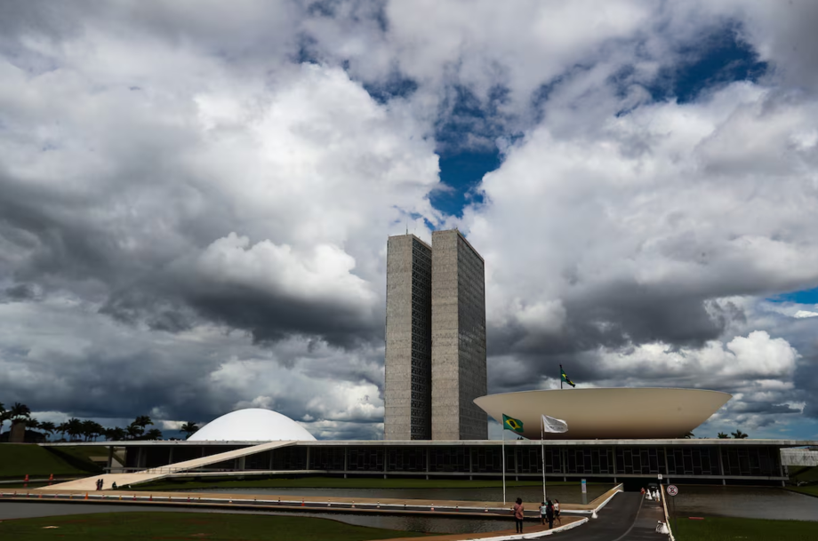 Câmara e Senado pedem que Dino reveja decisão e libere pagamento de Emendas Pix sem restrições