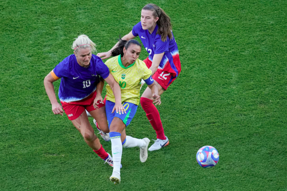 Marta entrou em campo no segundo tempo da final entre Brasil e Estados Unidos nos Jogos Olímpicos de Paris