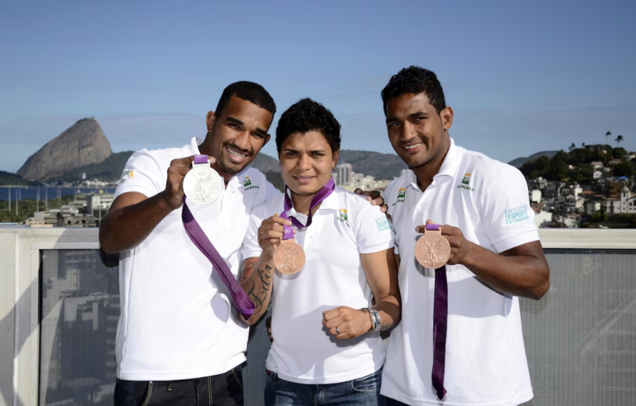 Adriana Araújo (centro) e Esquiva (esq.) e Yamaguchi Falcão (dir.): os medalhistas do boxe em Londres-2012