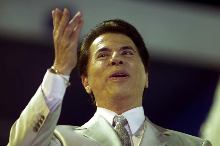 O empresário e apresentador Silvio Santos morreu devido a uma broncopneumonia após infecção por H1N1