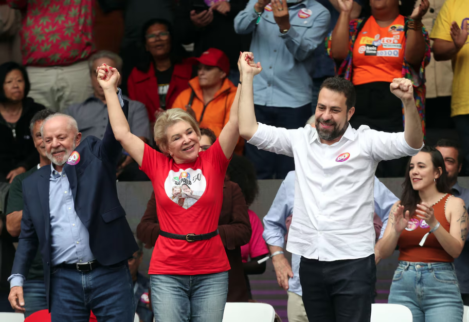 O presidente Luiz Inácio Lula da Silva, participa de comício dos candidatos a prefeito e vice-prefeita, Guilherme Boulos (PSOL) e Marta Suplicy (PT), neste sábado.