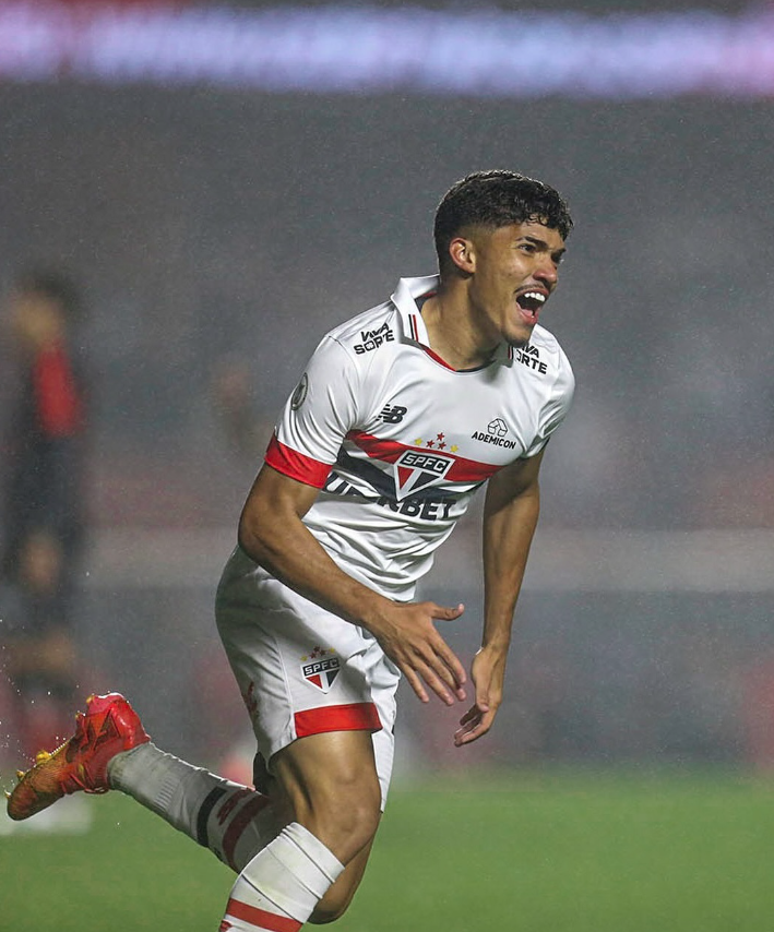 Primeiro gol de William Gomes no profissional