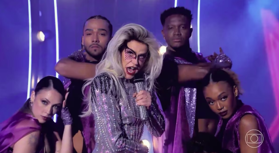 Xuxa interpretou 'Born This Way', de Lady Gaga, na 'Batalha do Lip Sync'.