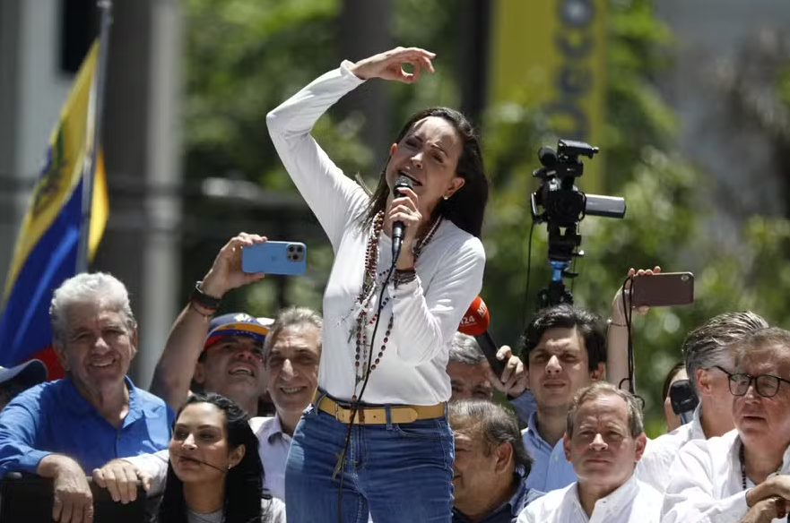 Maria Corina Machado em protesto em Caracas