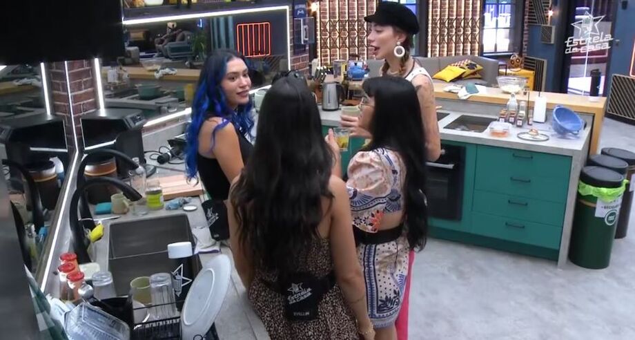 Unna X comenta sobre beijo em Matheus Torres com Nicole Louise, Heloísa Araújo e Evellin