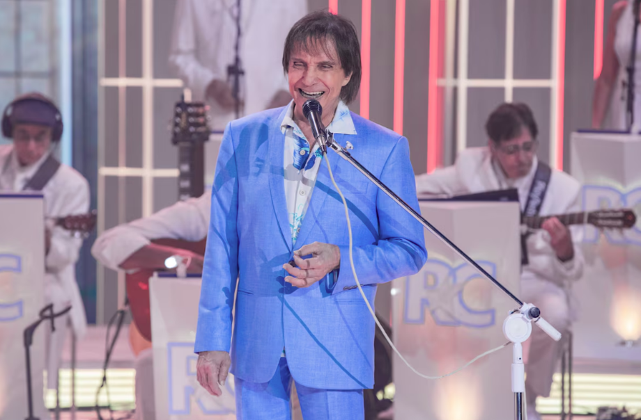 O cantor Roberto Carlos em especial da TV Globo