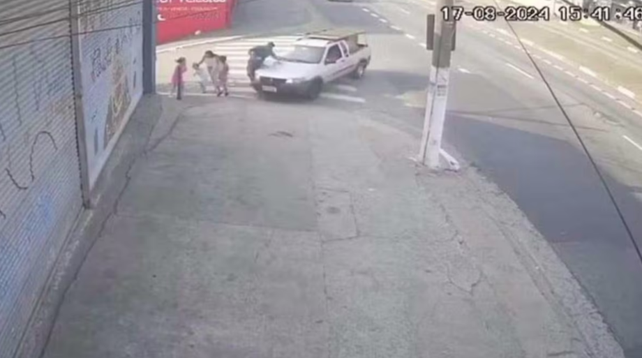 Acidente ocorreu na avenida Engenheiro Armando de Arruda Pereira, no bairro do Jabaquara