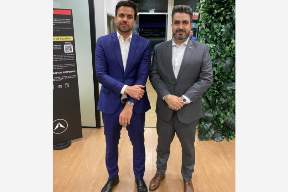 Pablo Marçal (à esquerda) e o presidente nacional do PRTB, Leonardo Avalanche