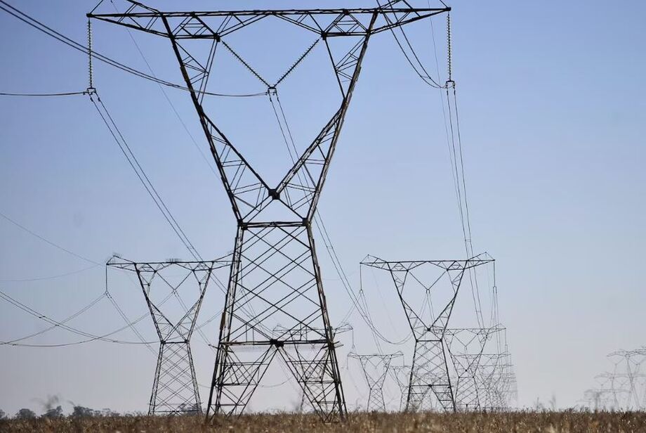 Aneel anuncia bandeira verde em janeiro de 2026 após melhora nas condições do sistema elétrico