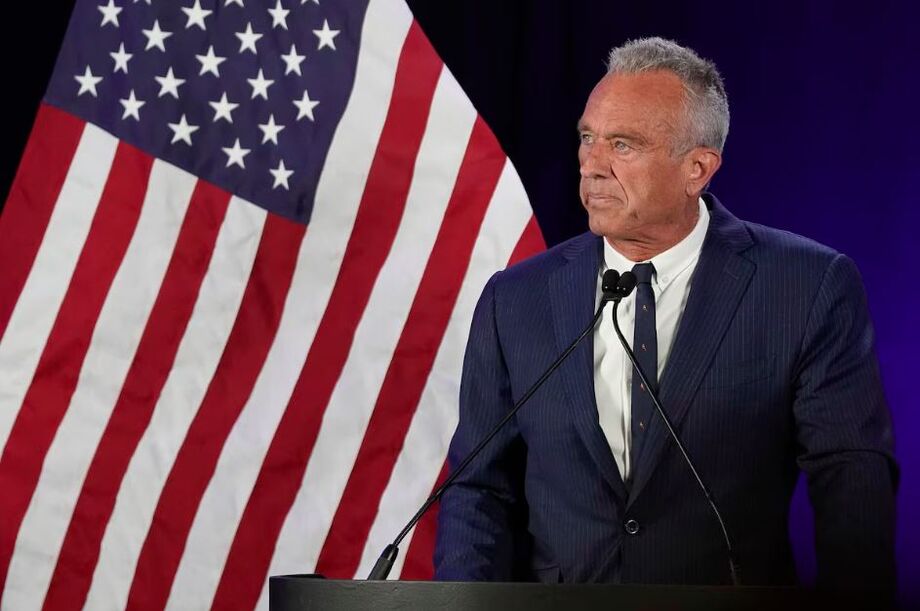Candidato independente à presidência dos EUA Robert F. Kennedy Jr. suspende campanha e apoia Donald Trump