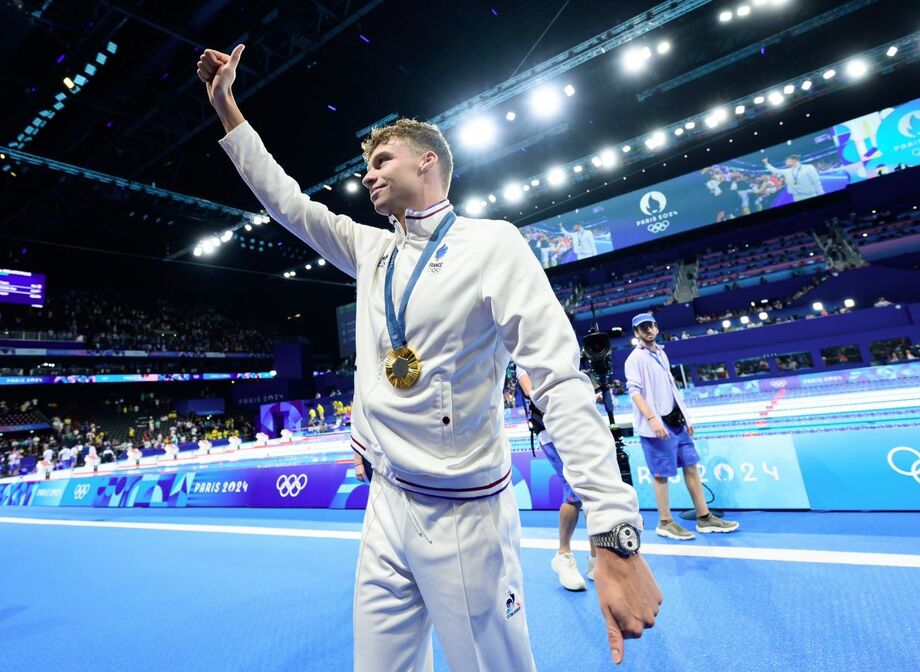León Marchand conquista 4º ouro em Paris na natação e bate recorde olímpico de Phelps