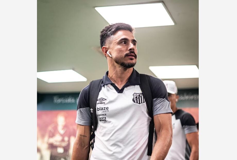 William Bigode celebra chance como titular no Santos: 'Time focado para manter a liderança'