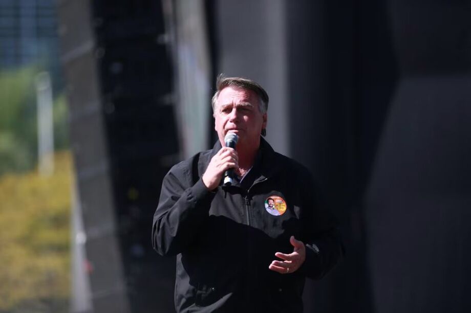 A defesa do ex-presidente Jair Bolsonaro vai usar decisão do TCU para pedir arquivamento de inquérito no STF