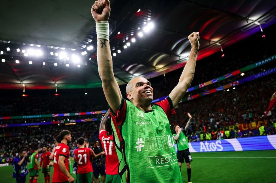 Pepe se aposenta aos 41 anos e recebe homenagens de Cristiano Ronaldo, Portugal e clubes