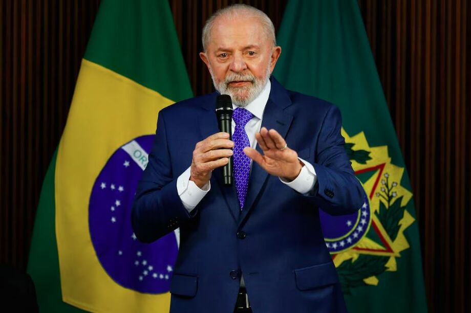 Lula pede um minuto de silêncio por queda de avião em Vinhedo (SP) com 62 pessoas