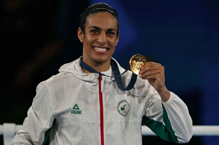 Imane Khelif celebra a conquista da medalha de ouro nos Jogos Olímpicos de Paris 2024