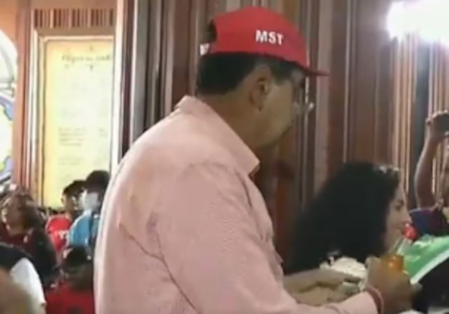 Nicolás Maduro usa boné do MST