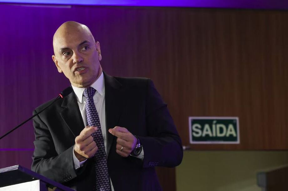 Ministro Alexandre de Moraes( STF), decreta suspensão da rede social X no Brasil
