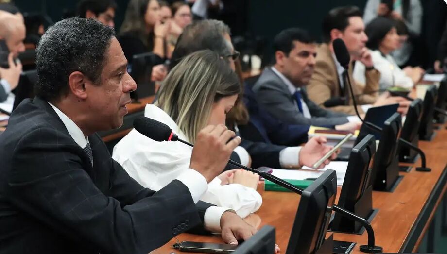 Projetos que limitam ação do STF avançam na Câmara dos Deputados
