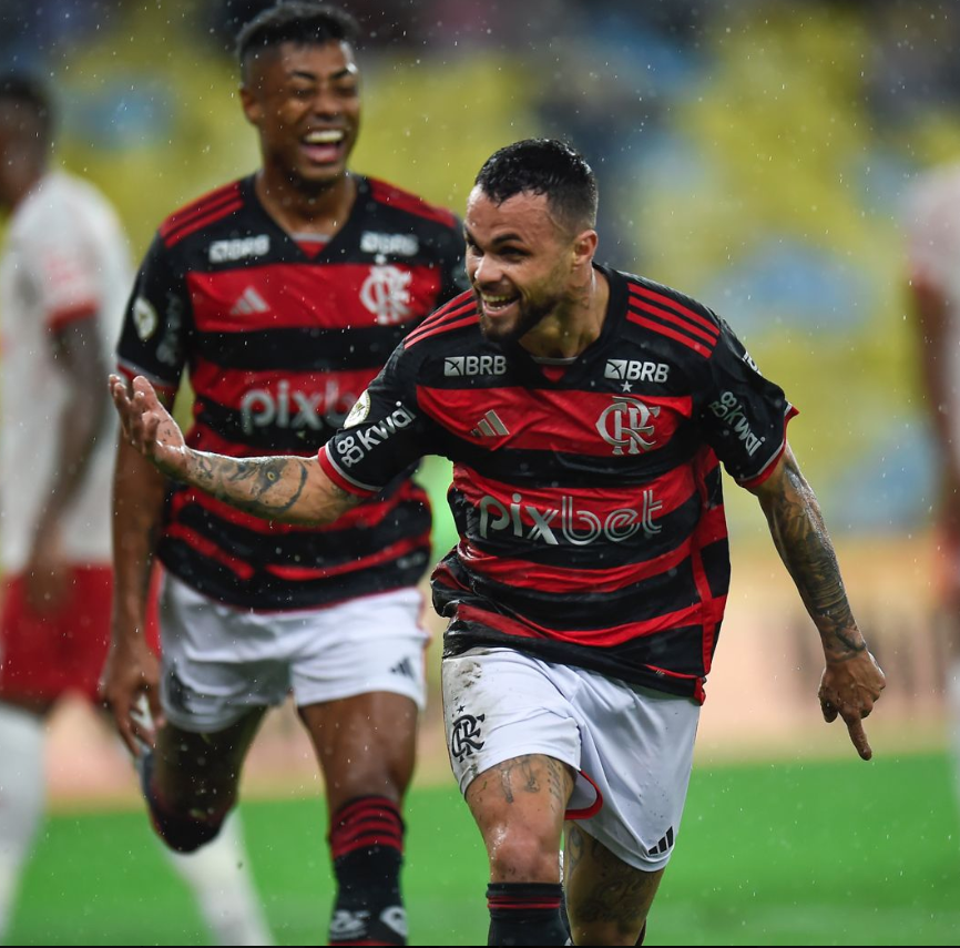 Michael marca no seu retorno e Flamengo volta a vencer no Brasileirão com 2 a 1 no Bragantino
